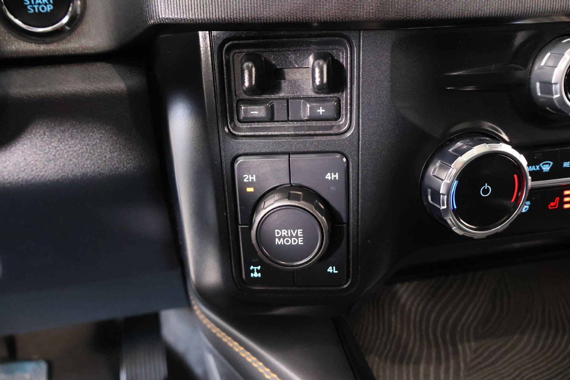 Used 2023 Ford F250 Platinum AWD/4WD image 9