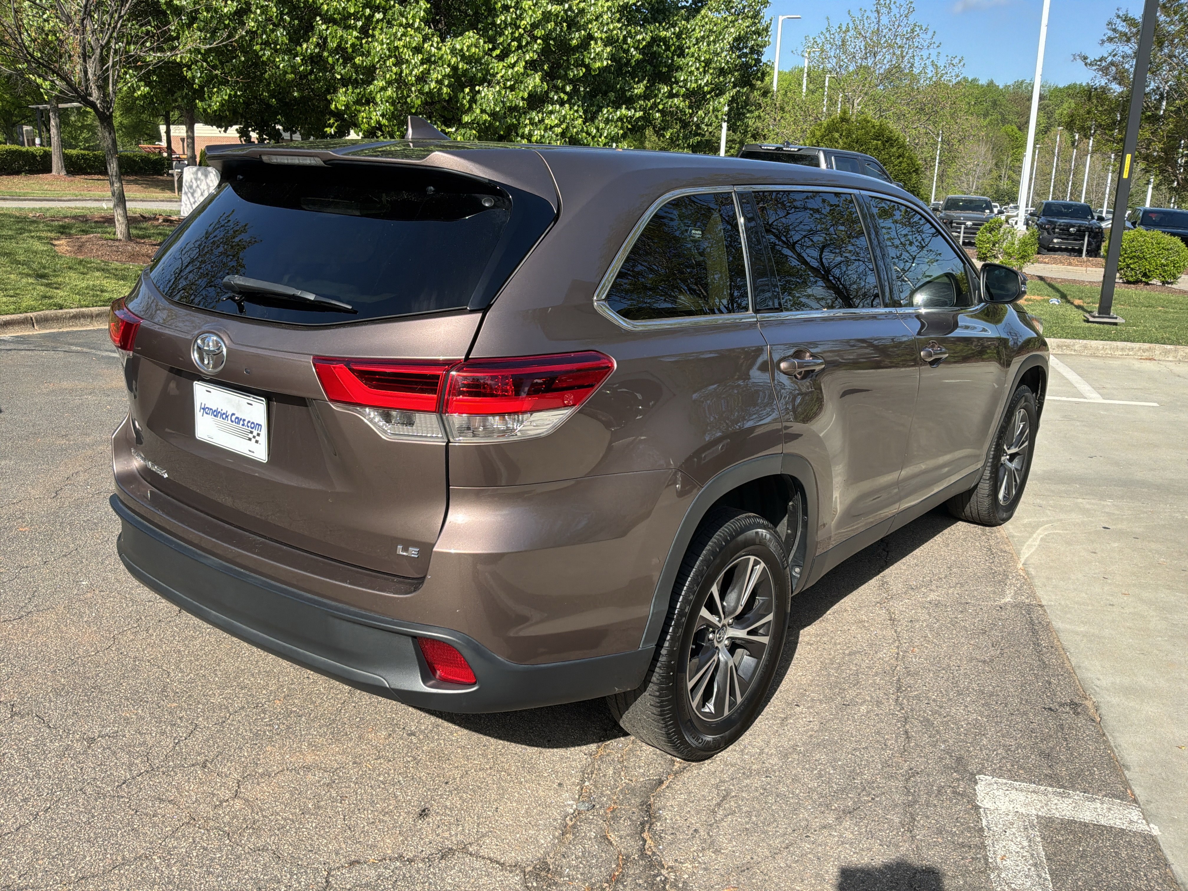 Used 2019 Toyota Highlander Plus FWD image 10