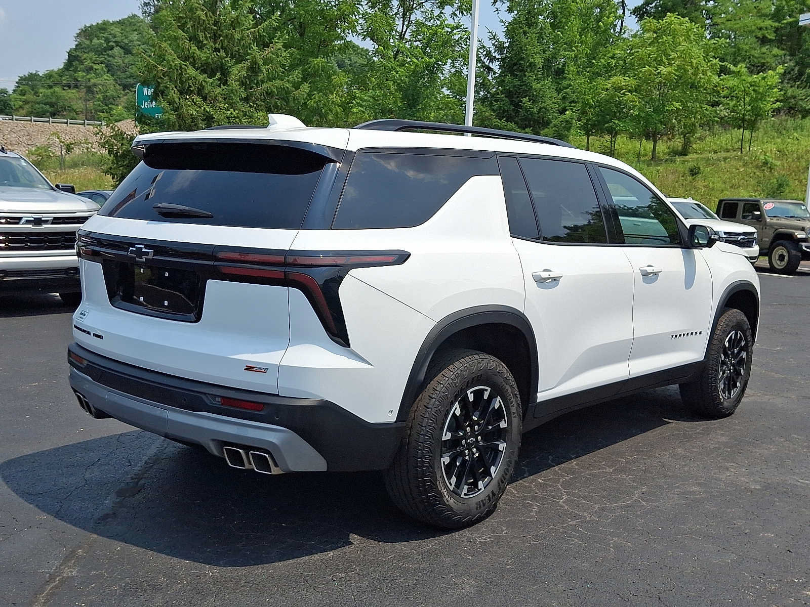 Used 2024 Chevrolet Traverse Z71 w/ Enhanced Driving Package AWD/4WD image 6