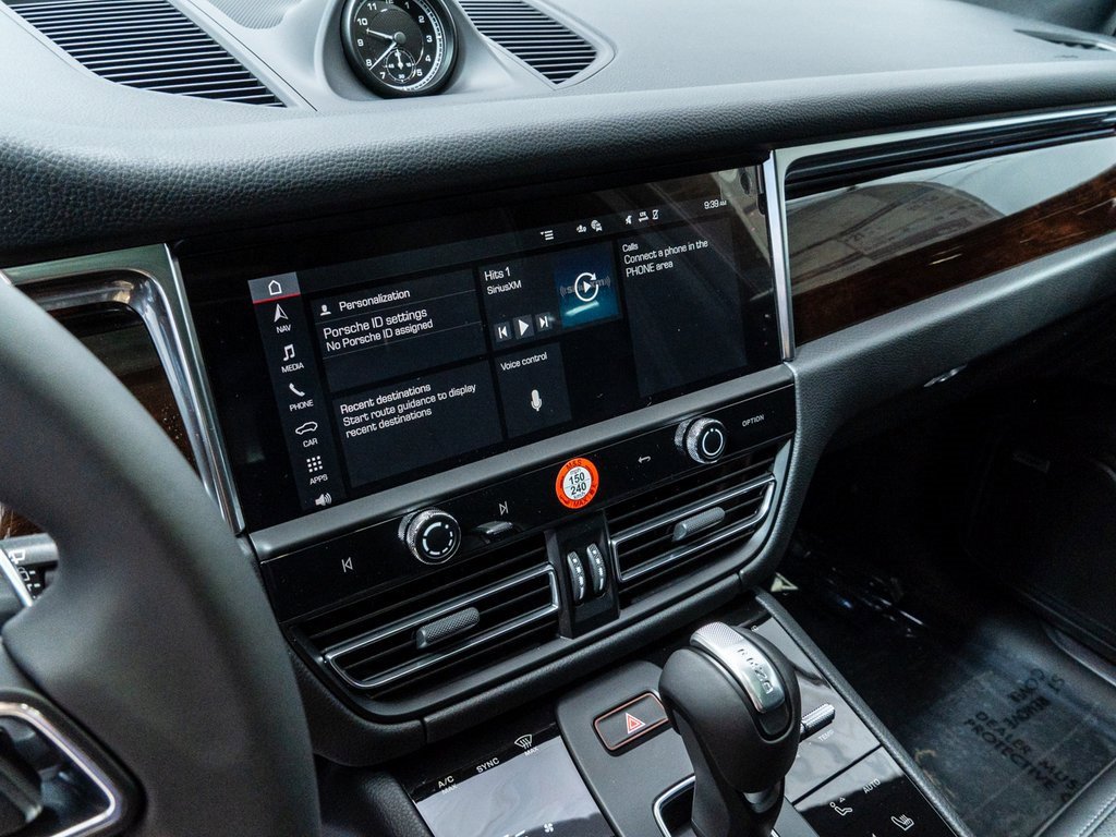 Used 2025 Porsche Macan image 17