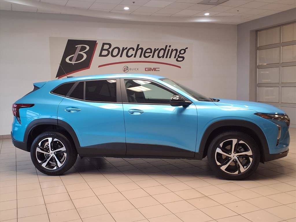 Used 2025 Chevrolet Trax RS w/ Driver Confidence Package image 8