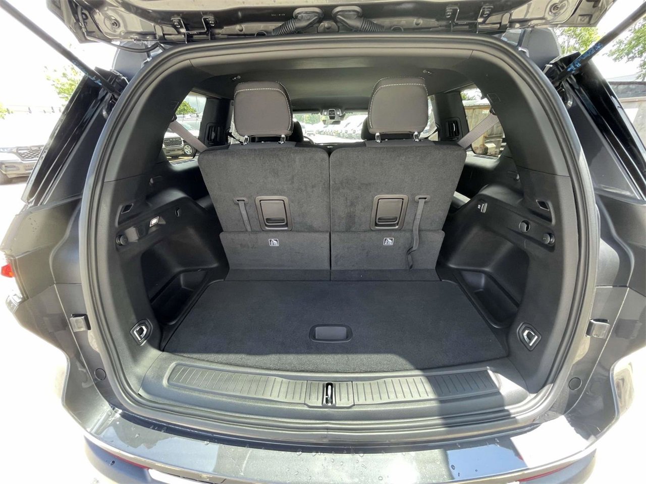 New 2025 Jeep Grand Cherokee L Laredo image 33