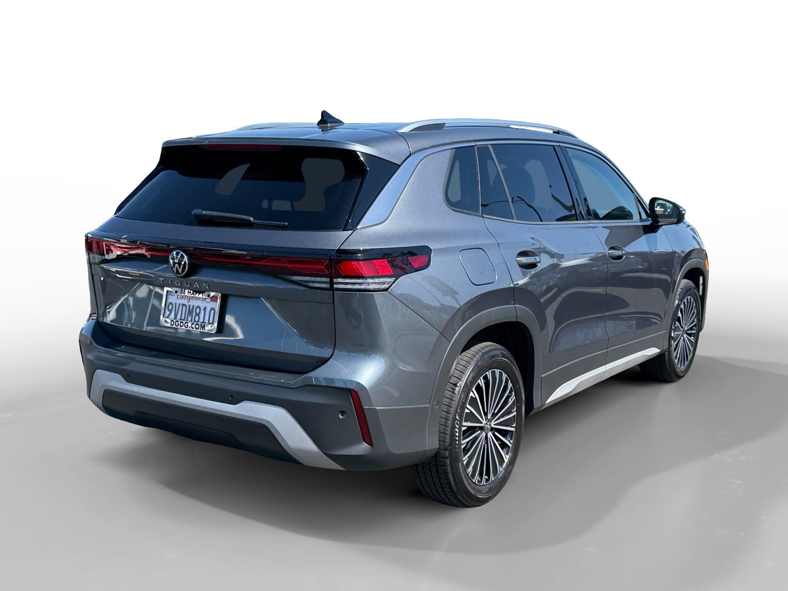 Certified 2025 Volkswagen Tiguan S FWD image 5