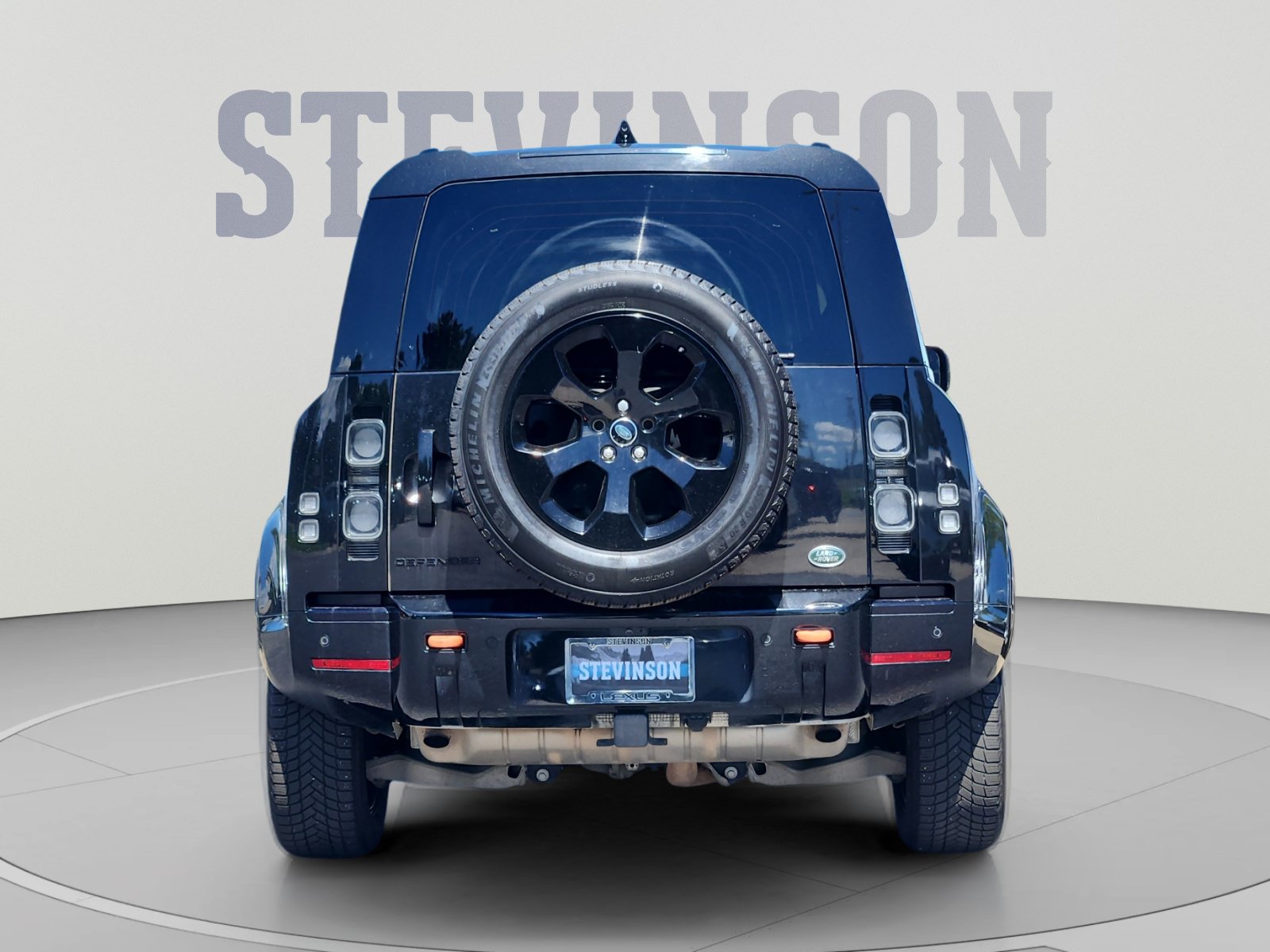 Used 2023 Land Rover Defender 110 X AWD/4WD image 4