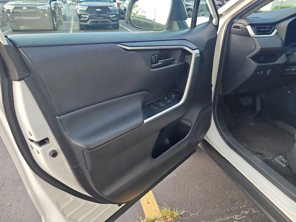 Used 2023 Toyota RAV4 LE AWD/4WD image 8
