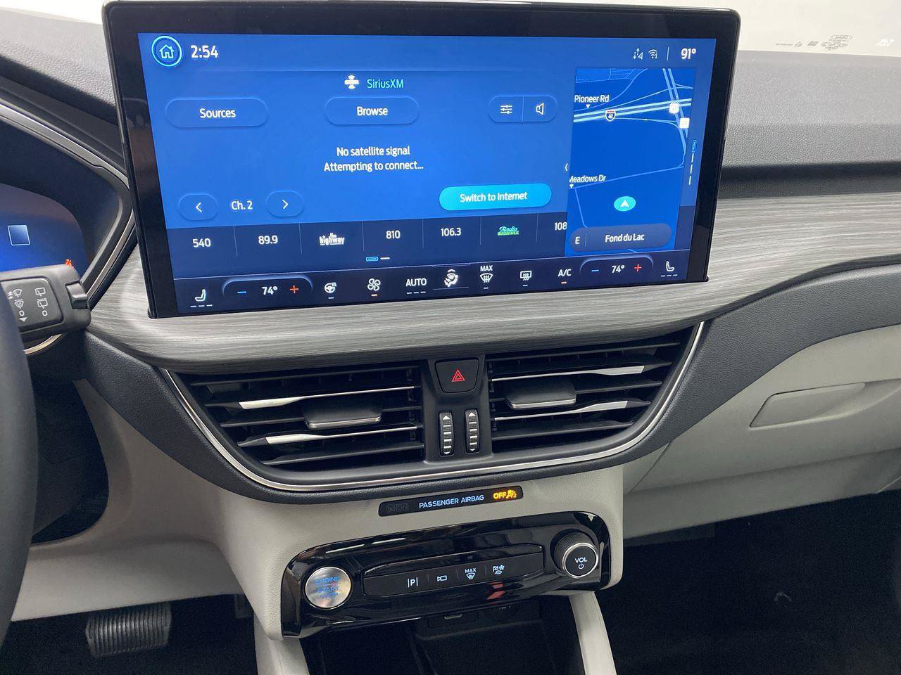 New 2024 Ford Escape SE w/ PHEV Premium Package FWD image 17