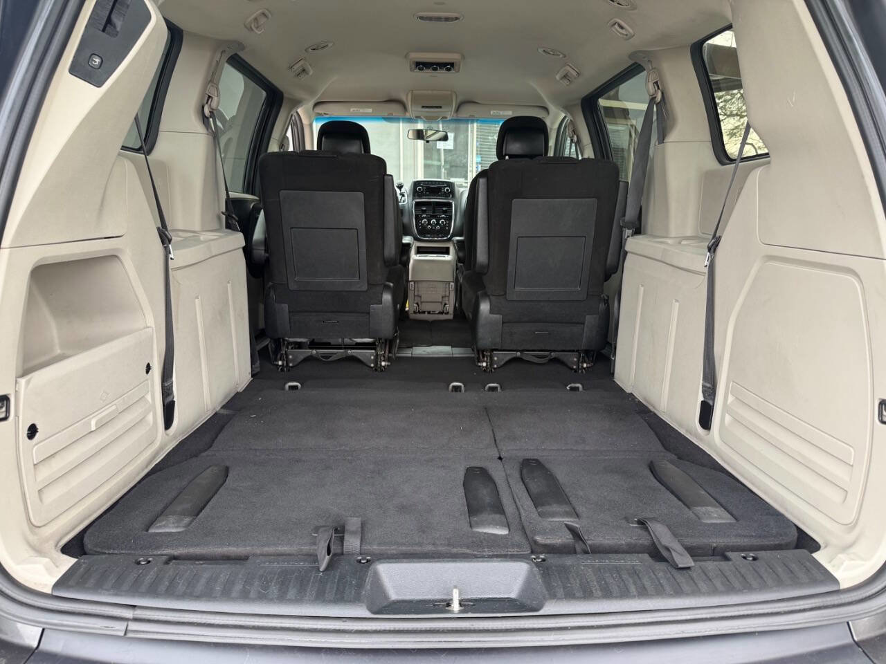 Used 2016 Dodge Grand Caravan SXT image 12