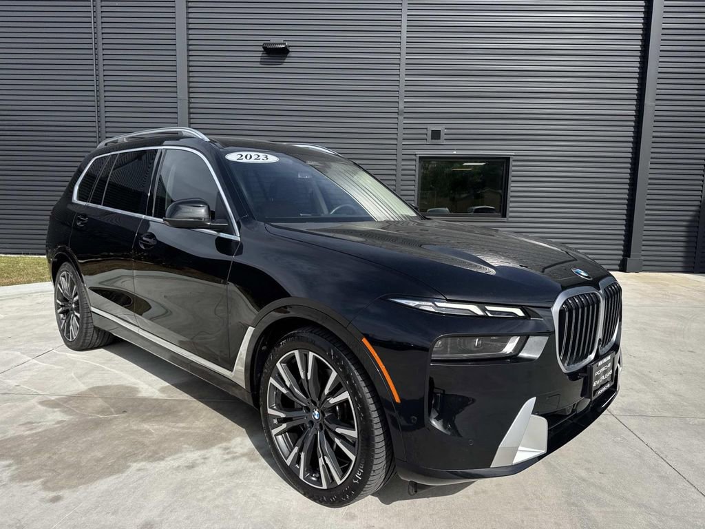 Used 2023 BMW X7 xDrive40i w/ Parking Assistance Package AWD/4WD image 9