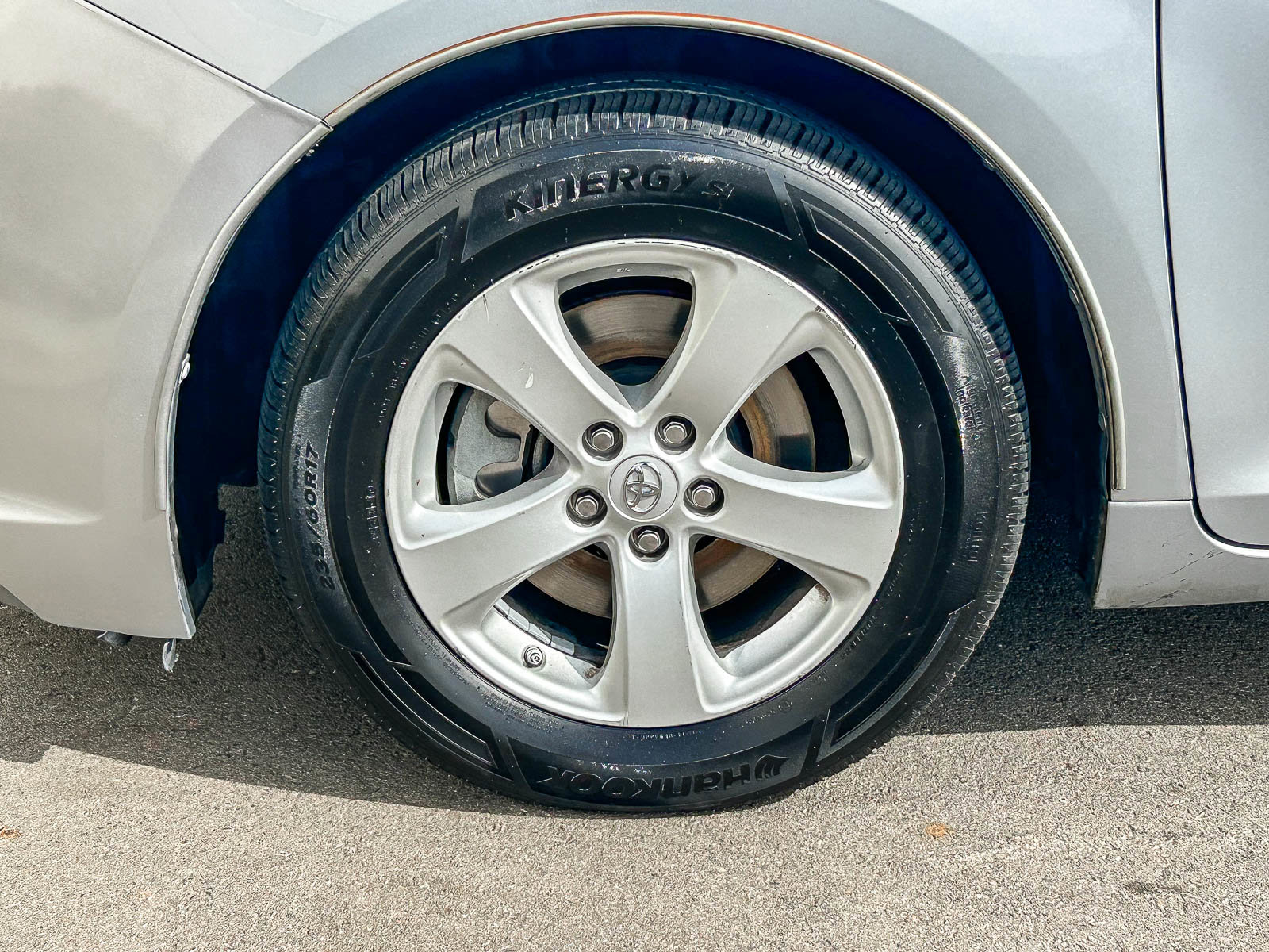 Used 2015 Toyota Sienna LE w/ Four Season Floor Mat Package image 10