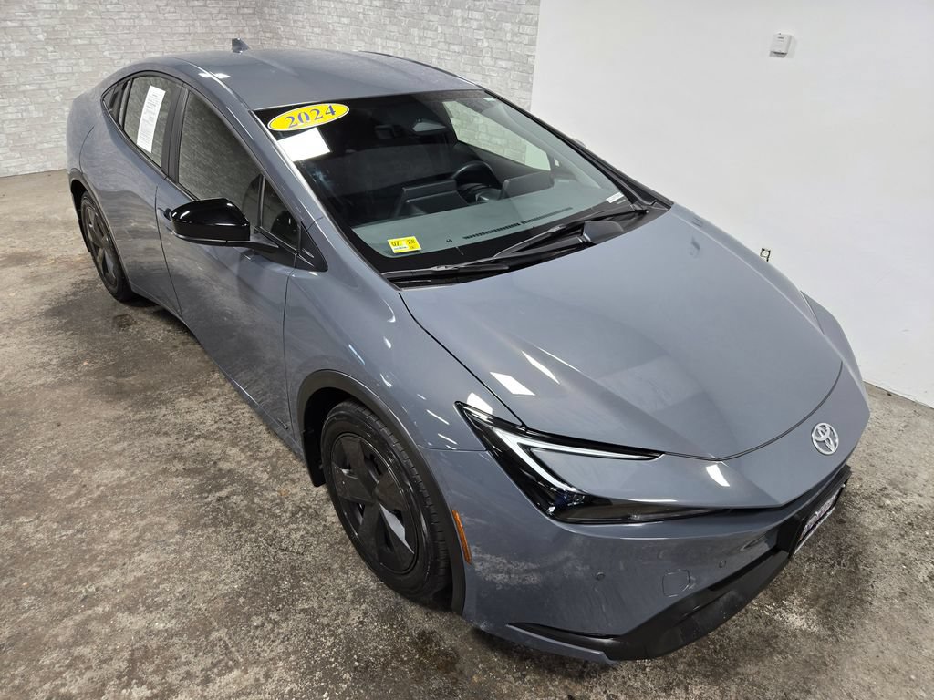 Used 2024 Toyota Prius LE AWD/4WD image 60