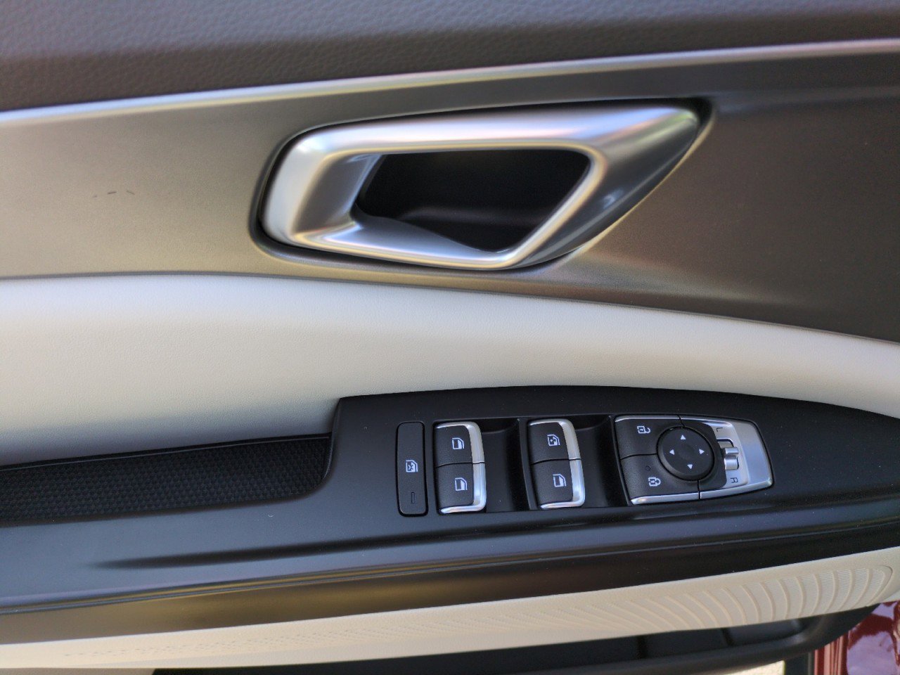 Used 2023 Kia Carnival LX FWD image 15