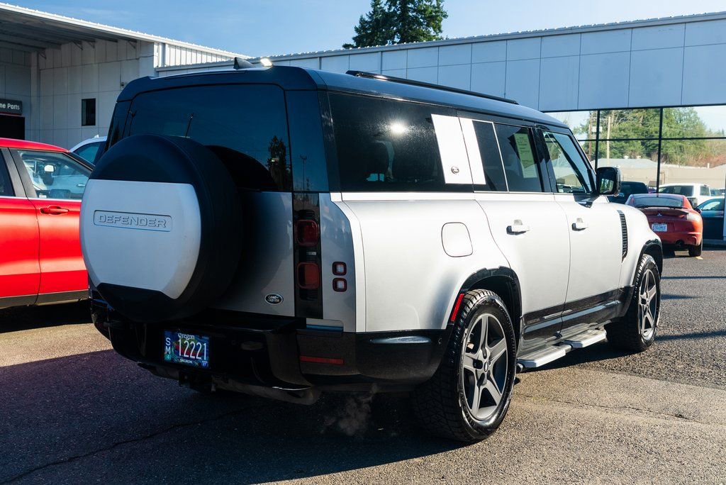 Used 2023 Land Rover Defender 130 X-Dynamic SE image 6