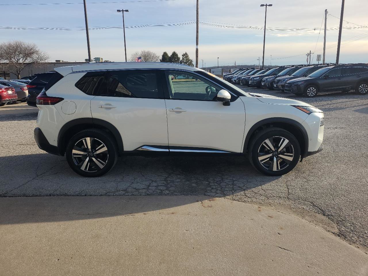 Used 2023 Nissan Rogue SL w/ SL Premium Package image 5