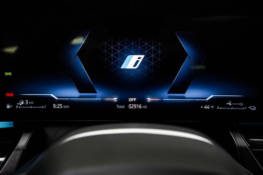 Used 2026 BMW 550e xDrive image 37