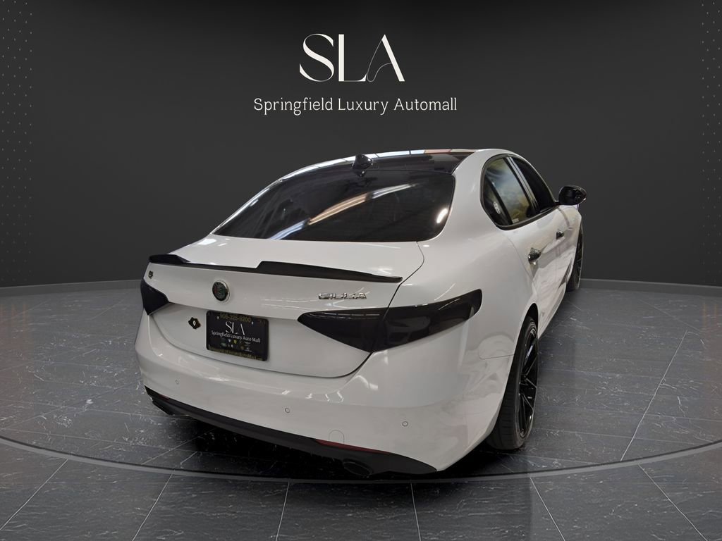 Used 2022 Alfa Romeo Giulia Ti image 5