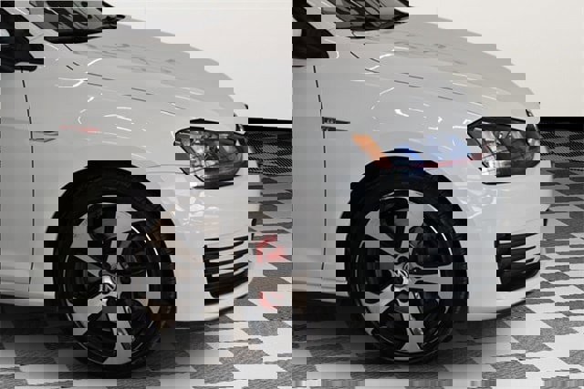 Used 2015 Volkswagen Golf 4-Door image 29