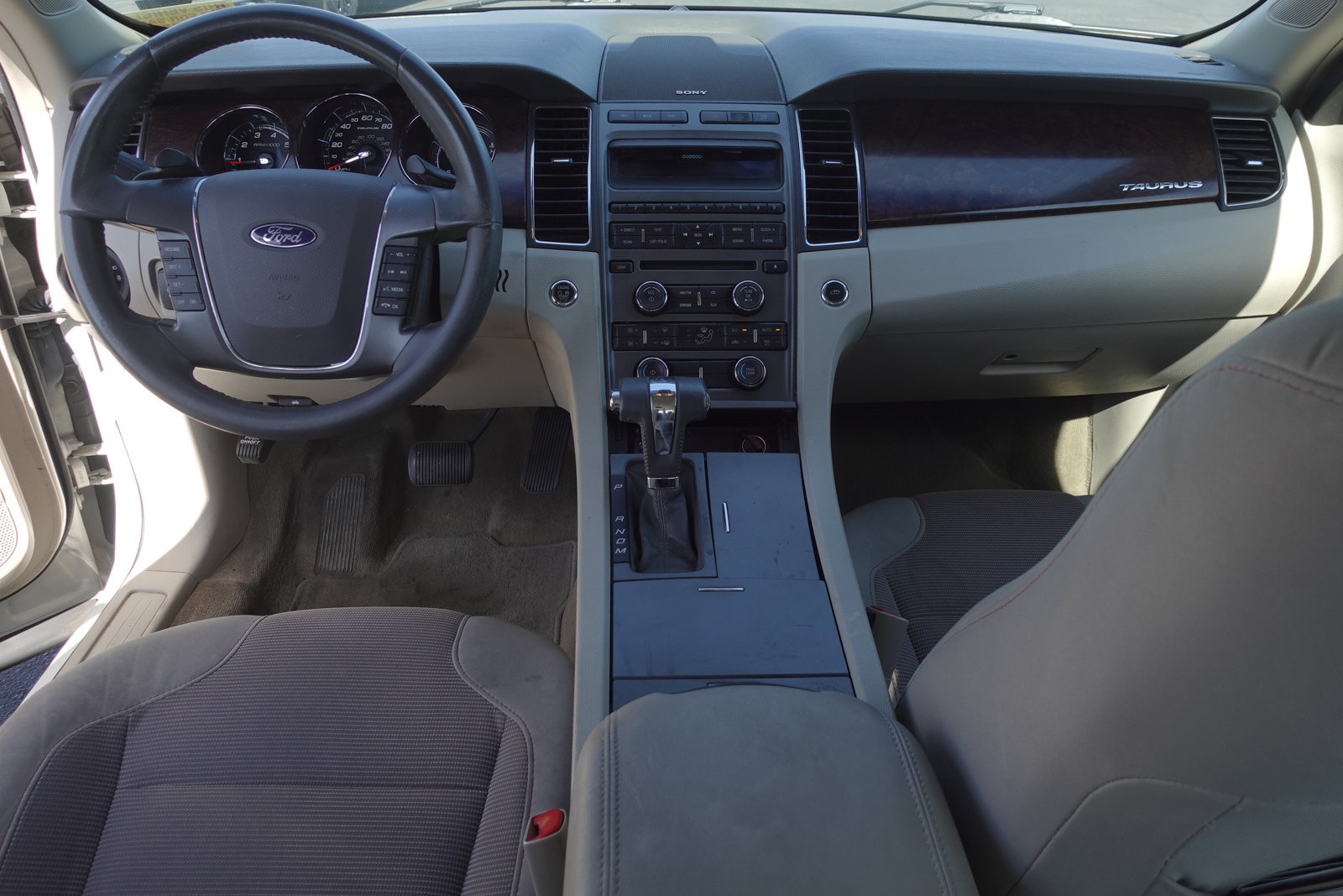 Used 2012 Ford Taurus SEL FWD image 10