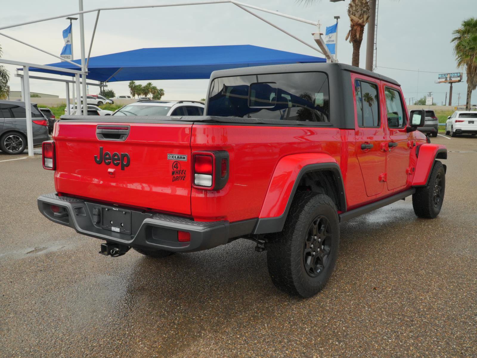 Used 2023 Jeep Gladiator Sport AWD/4WD image 5