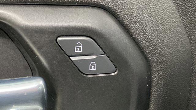 Used 2021 Chevrolet Silverado 1500 Custom image 26