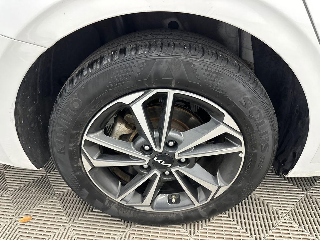 Used 2024 Kia Forte LXS image 17