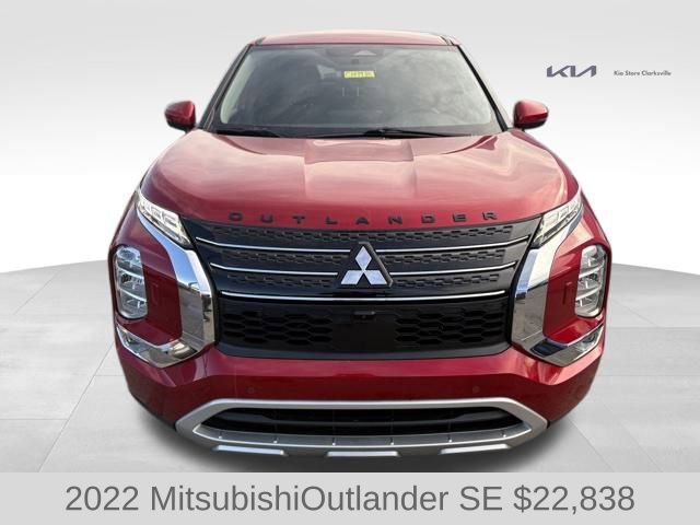 Used 2022 Mitsubishi Outlander SE image 3