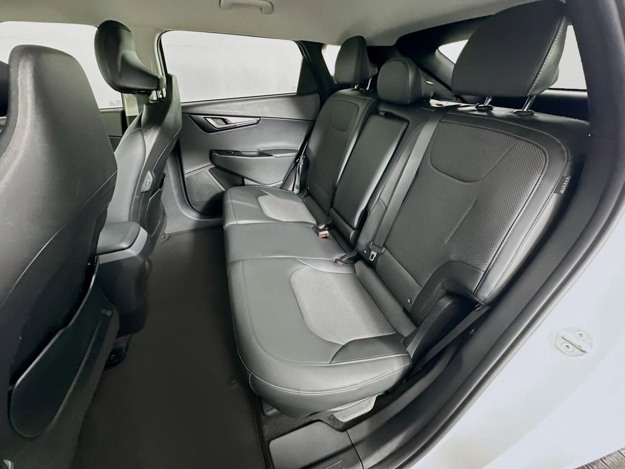 Used 2025 Kia EV6 Light w/ Light LR Technology Package RWD image 39