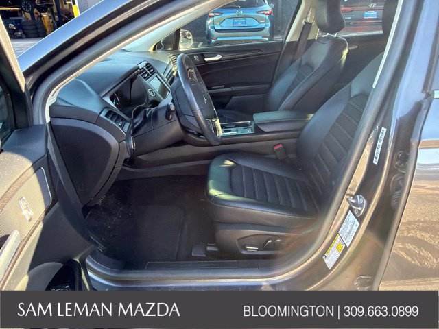 Used 2018 Ford Fusion SE w/ Equipment Group 201A FWD image 3