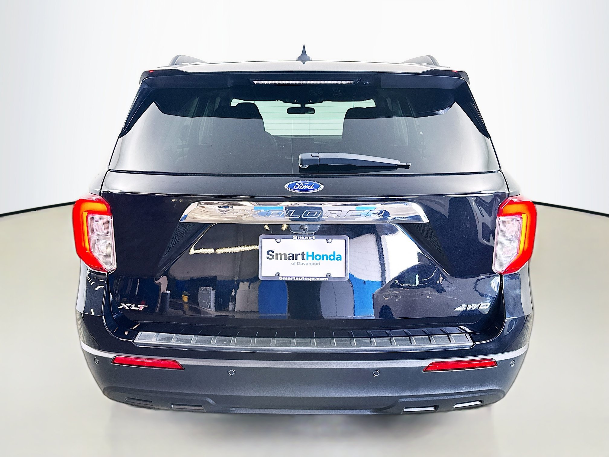 Used 2023 Ford Explorer XLT AWD/4WD image 6