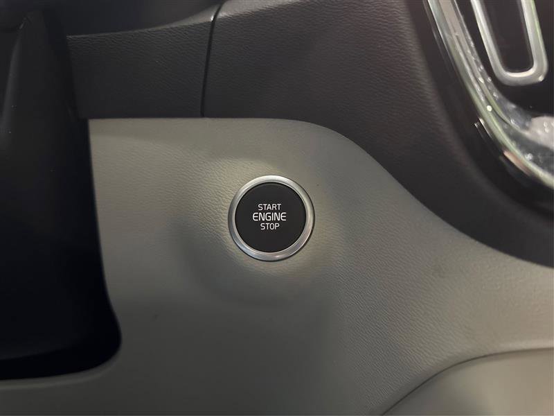 Used 2021 Volvo XC40 T5 Momentum image 26