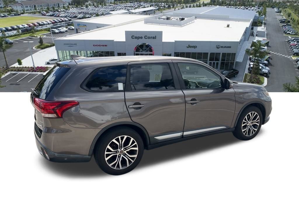 Used 2017 Mitsubishi Outlander SE image 14