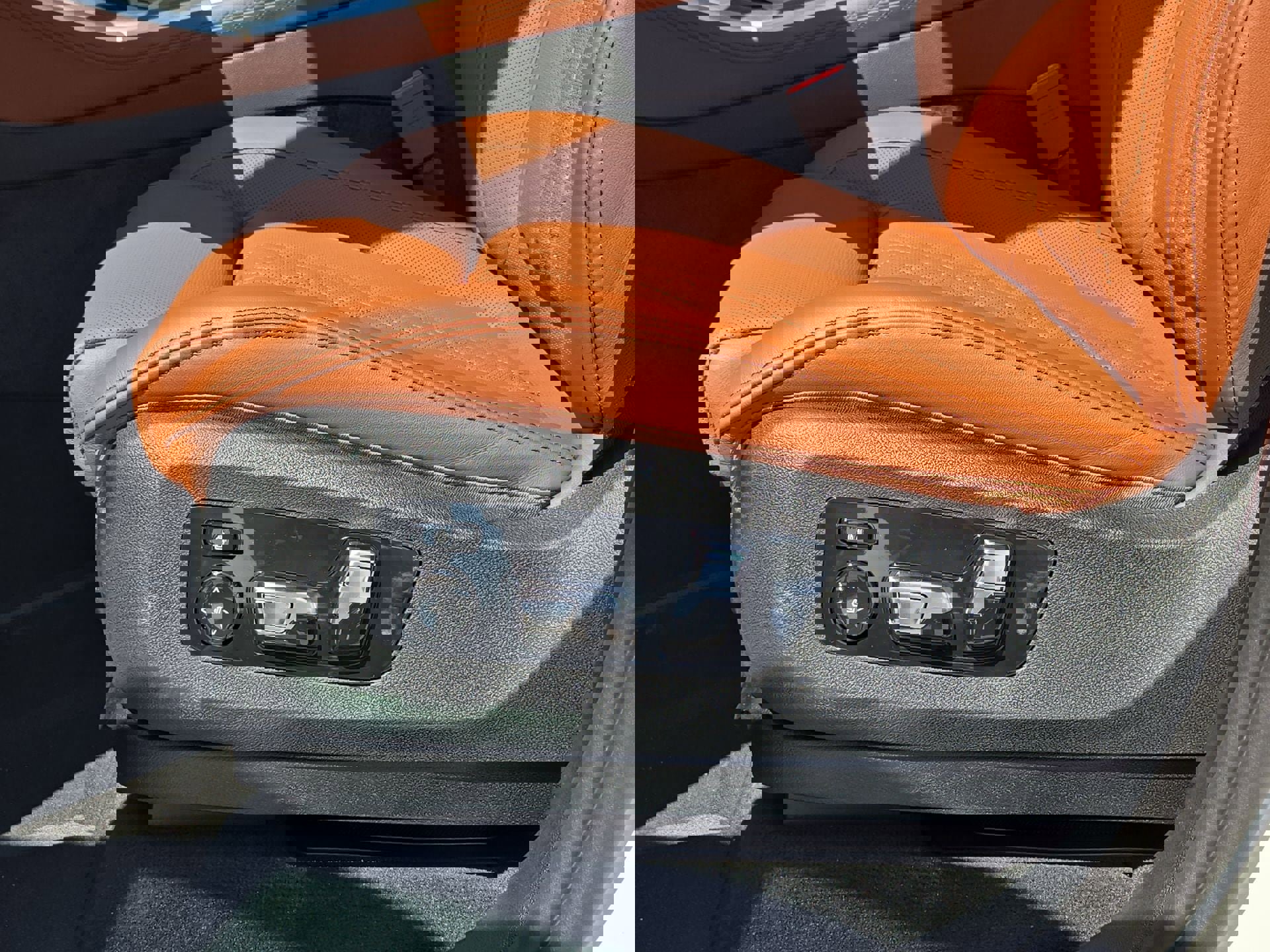 New 2026 BMW X5 xDrive50e image 17