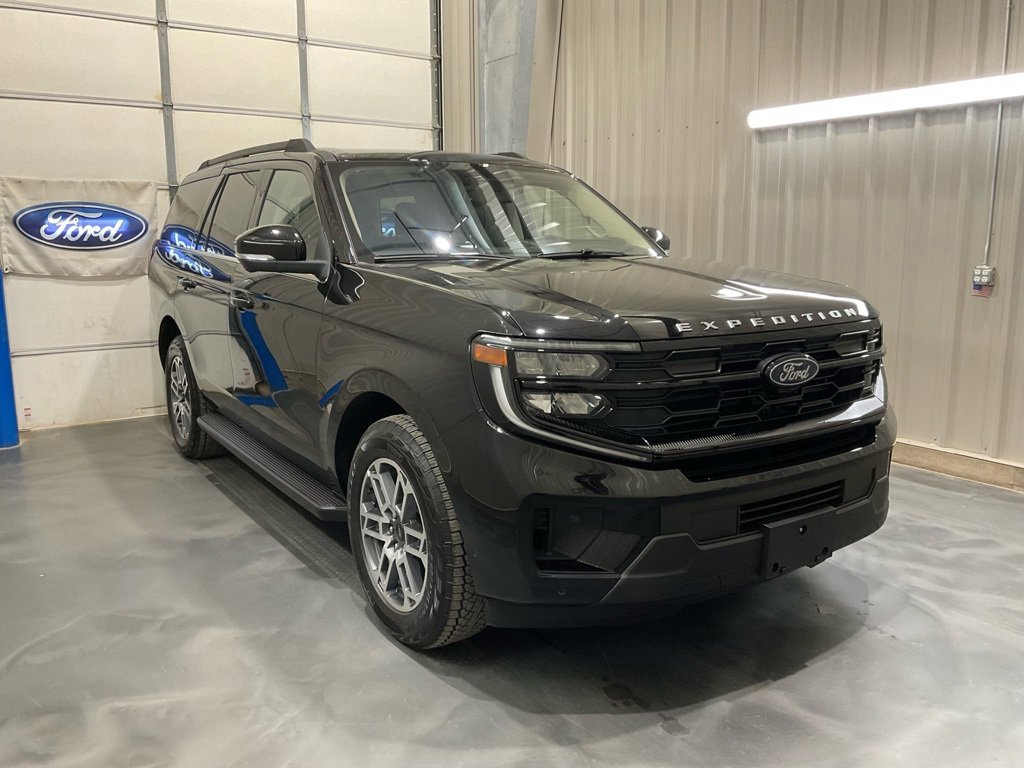 Used 2025 Ford Expedition Active image 1