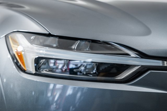 Used 2020 Volvo XC60 T6 Momentum image 12