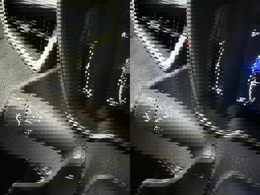 Used 2025 Toyota Corolla XSE image 21