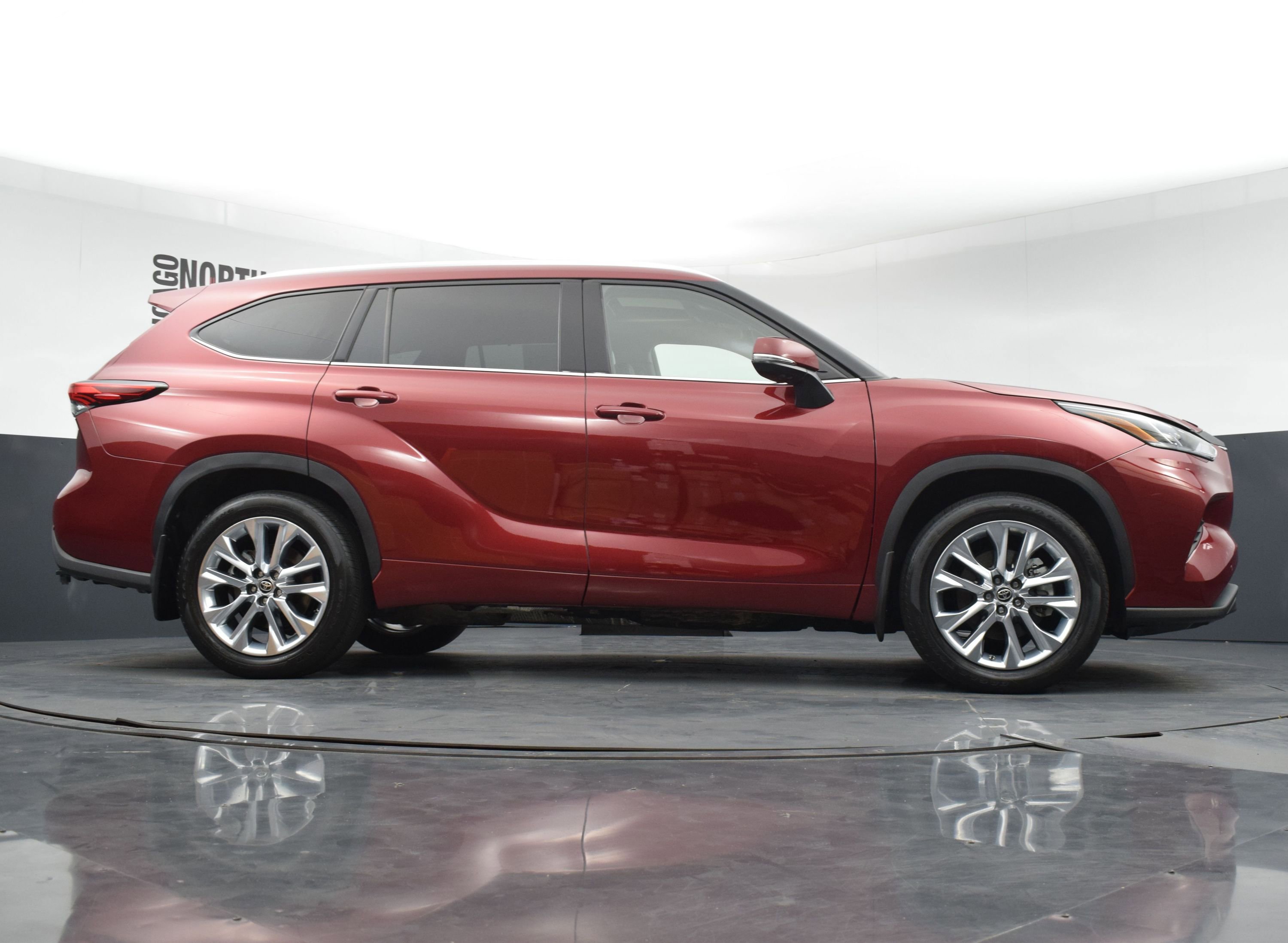 Used 2023 Toyota Highlander Limited AWD/4WD image 36