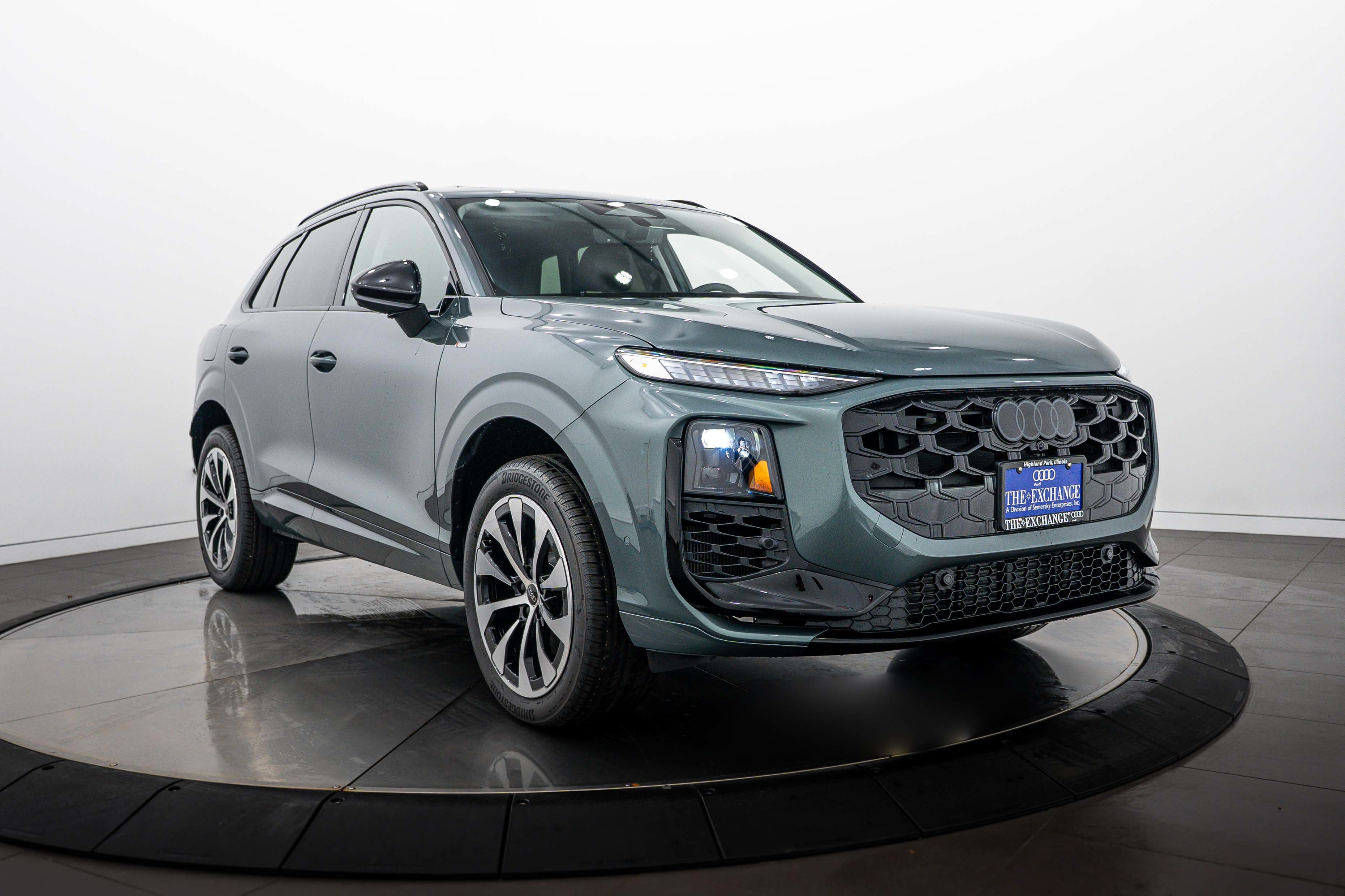 New 2026 Audi Q3 quattro 2.0T AWD/4WD image 2