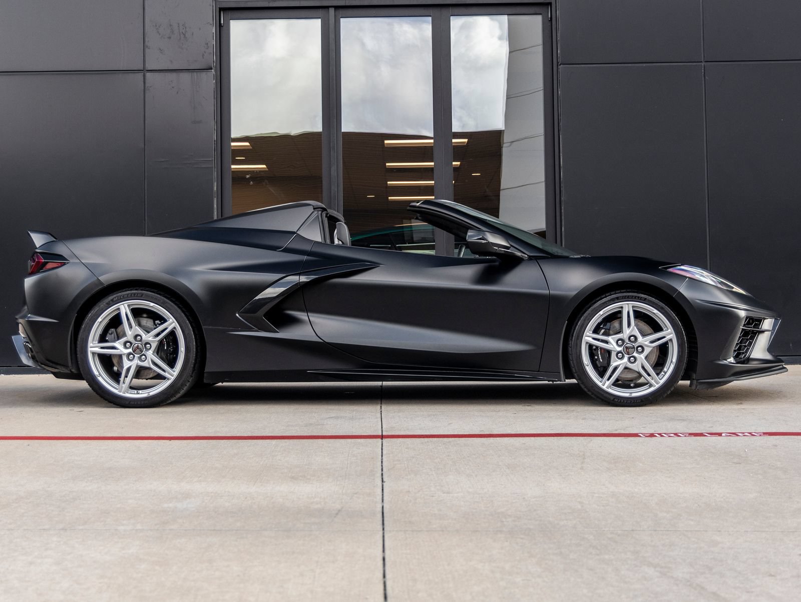 Used 2024 Chevrolet Corvette Stingray Premium Conv w/ Z51 Performance Package RWD image 10