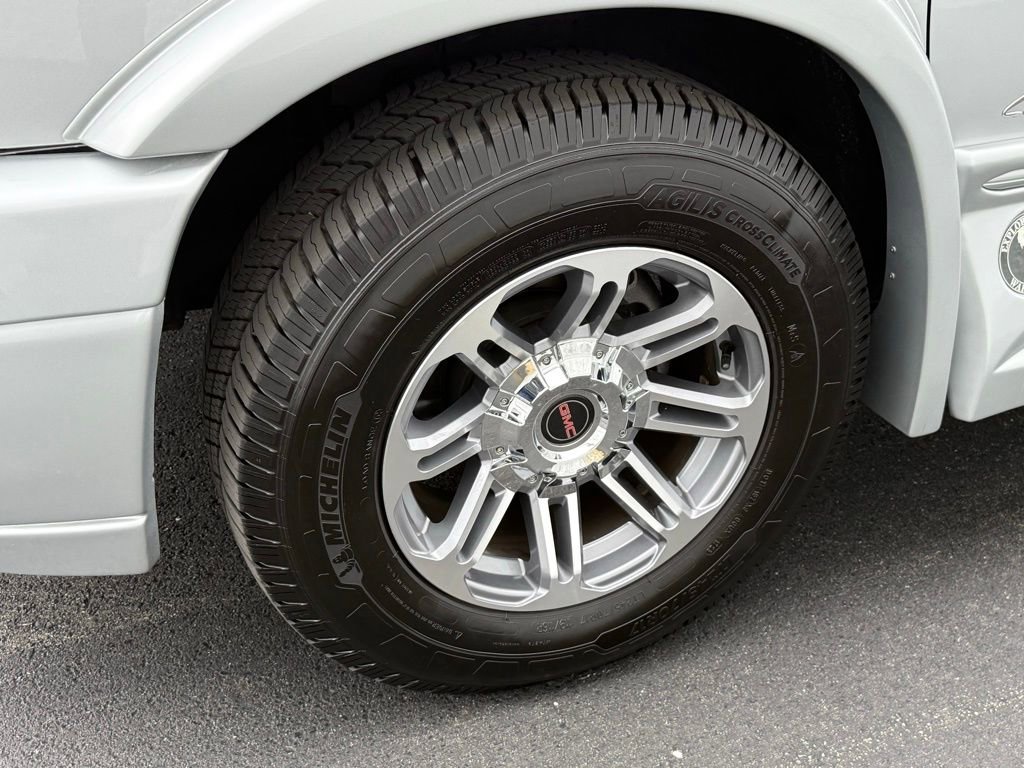 Used 2023 GMC Savana 2500 image 11