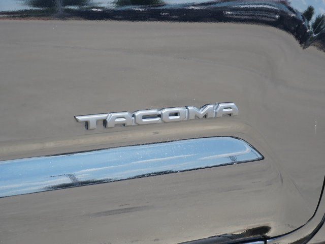 Used 2023 Toyota Tacoma TRD Sport w/ Technology Package AWD/4WD image 17