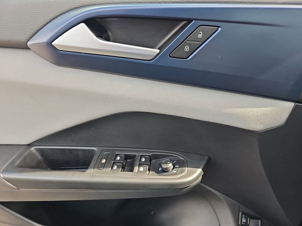 Used 2022 Volkswagen Taos SE w/ Panoramic Sunroof Package image 31