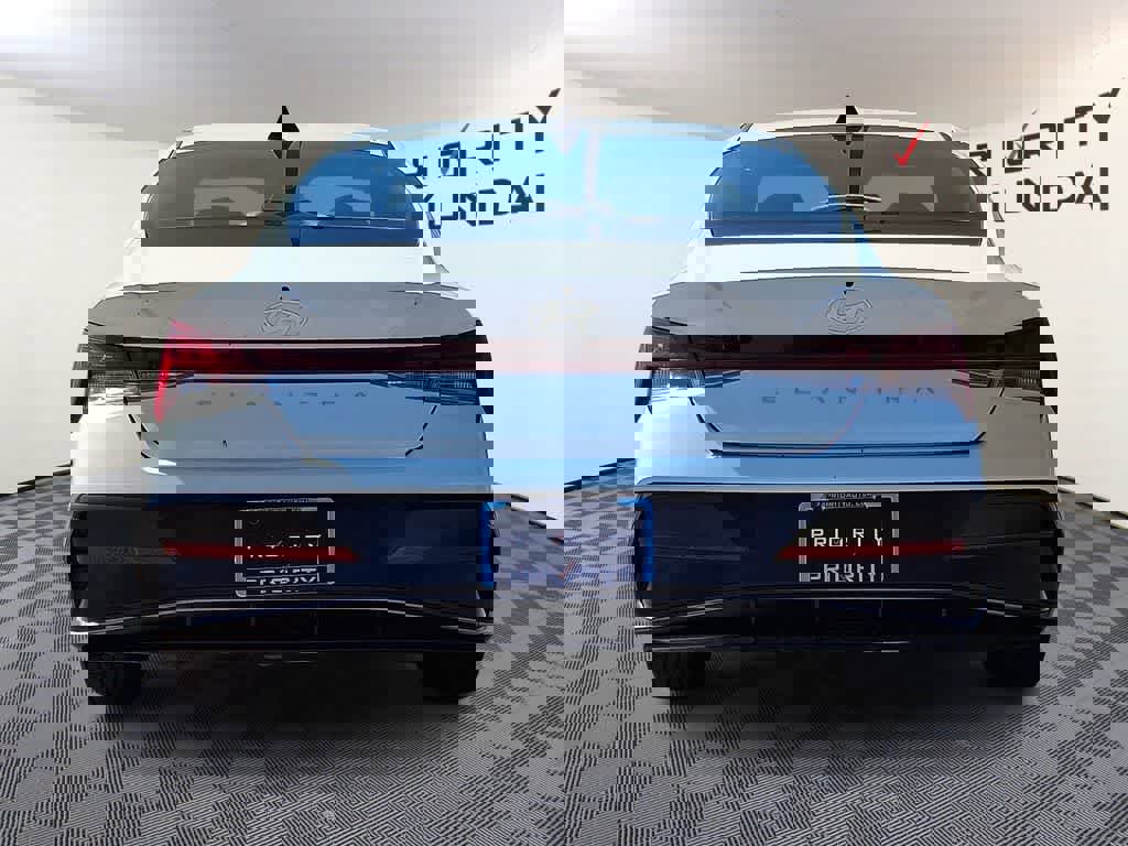 Used 2025 Hyundai Elantra SEL image 5