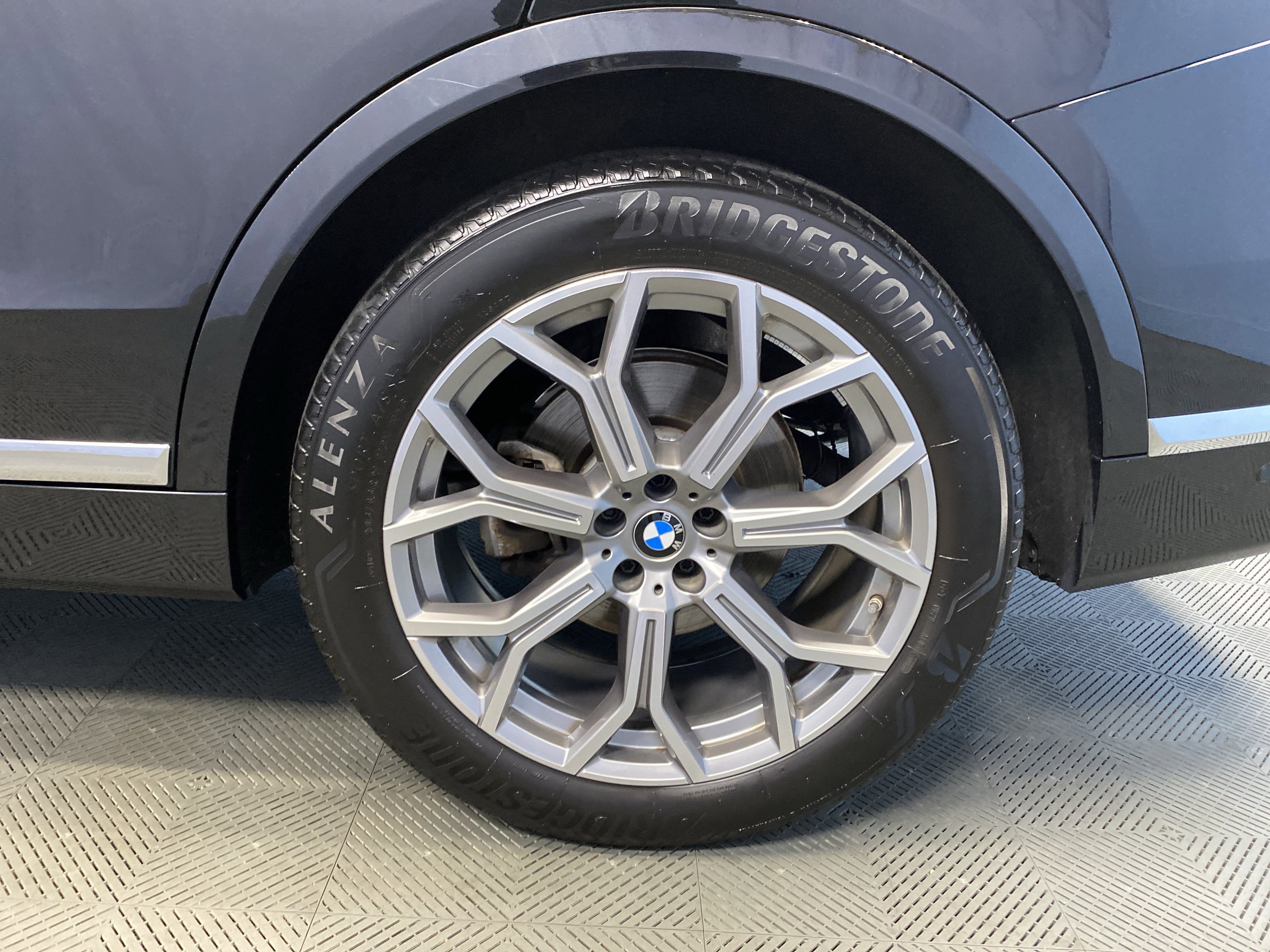 Used 2024 BMW X7 xDrive40i w/ Premium Package image 27