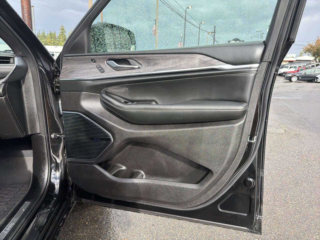 Used 2023 Jeep Grand Cherokee Overland w/ Luxury Tech Group IV image 25