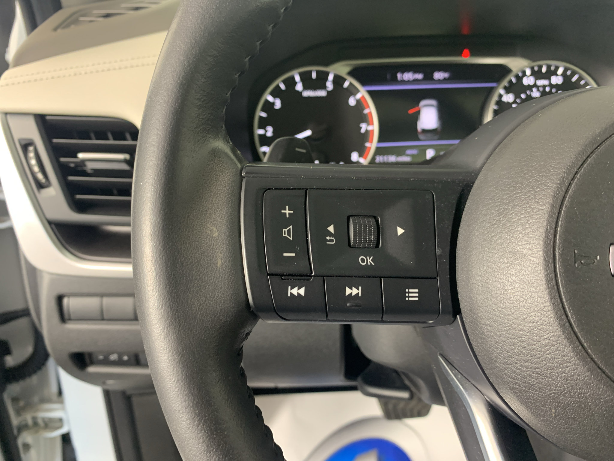 Used 2024 Nissan Rogue SV w/ SV Premium Package AWD/4WD image 18