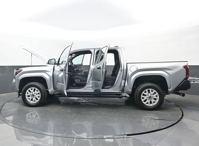 Used 2026 Toyota Tacoma SR w/ SR Upgrade Package RWD image 31