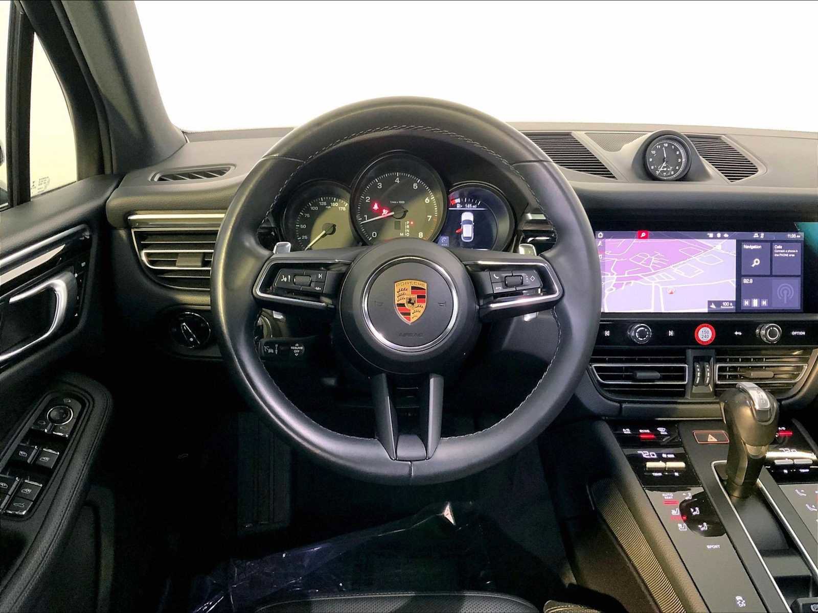 Certified 2023 Porsche Macan image 15