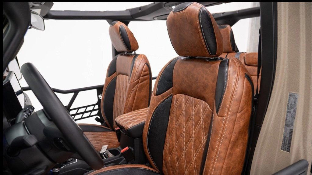 Used 2025 Jeep Wrangler Sport image 33