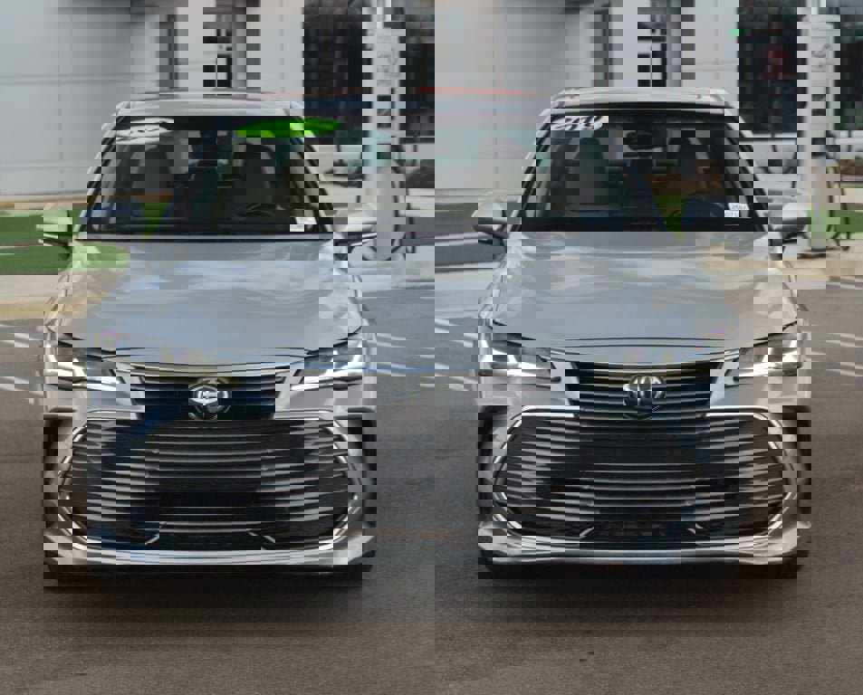 Used 2019 Toyota Avalon Limited image 17