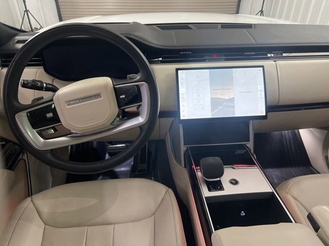 Used 2025 Land Rover Range Rover Long Wheelbase SE image 15