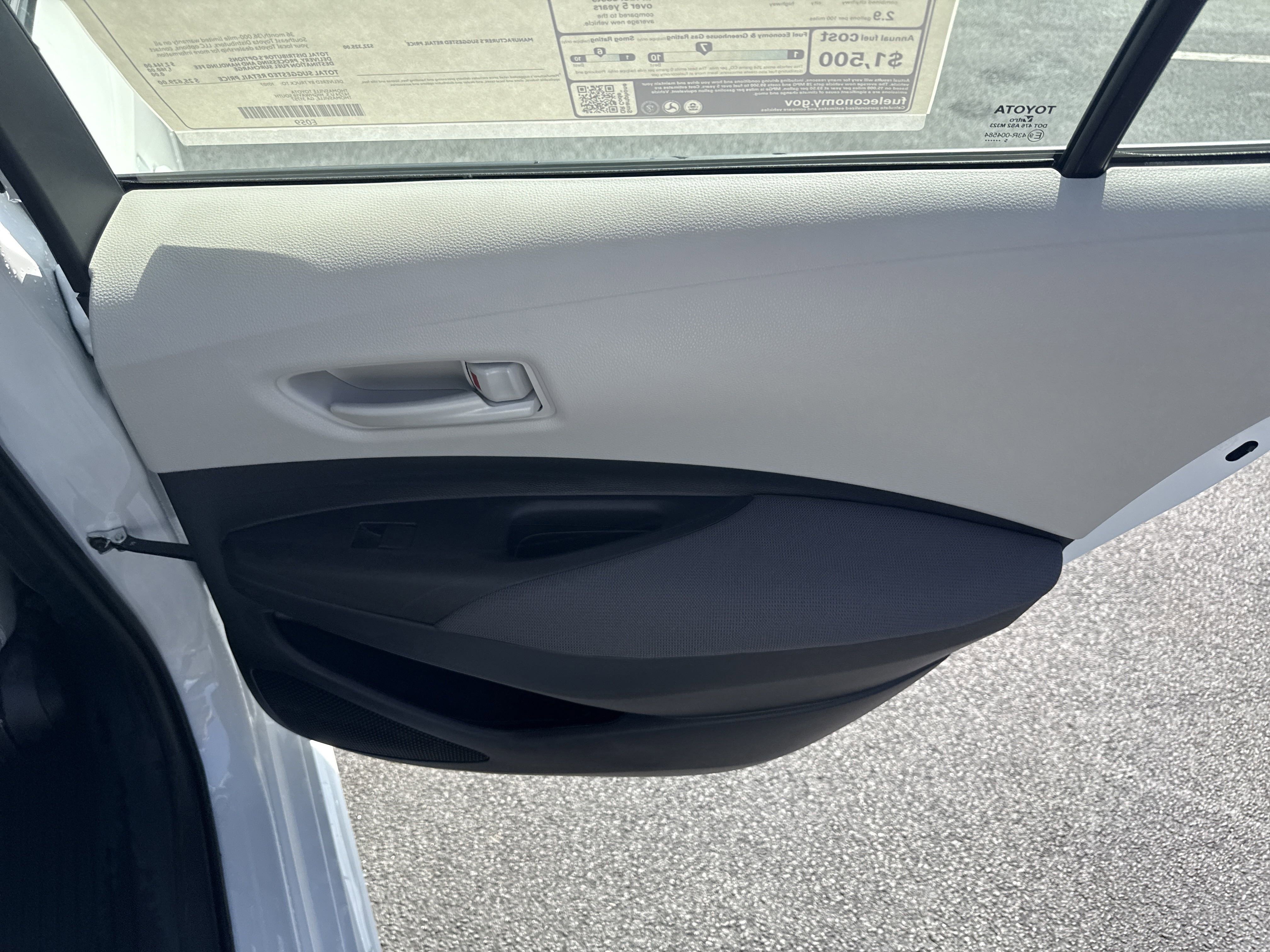 Used 2025 Toyota Corolla LE FWD image 32